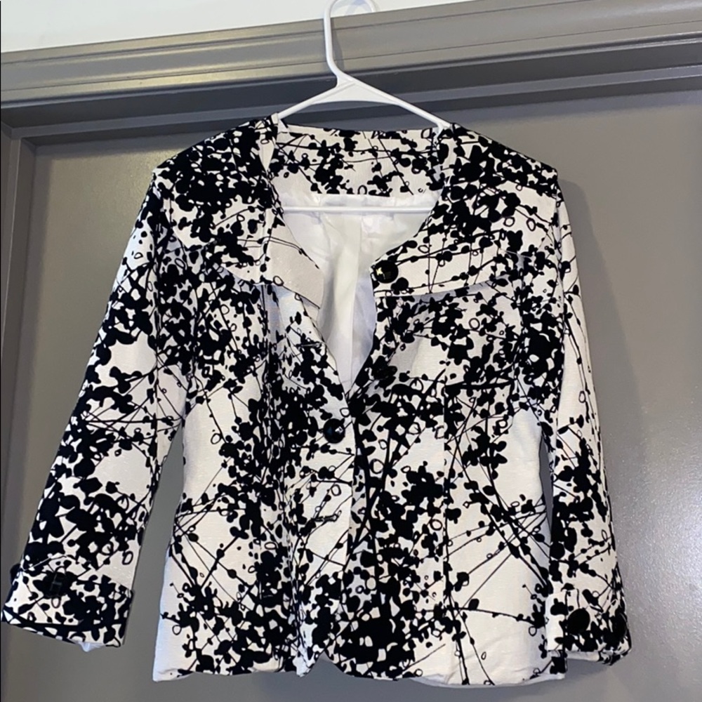 Pretty black and white blazer